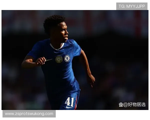 切尔西中场人多却功能重叠，阵容臃肿拖累全队节奏与攻防转换效率