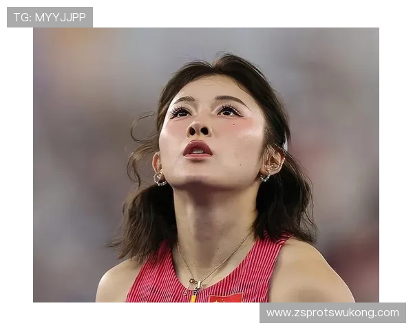 吴艳妮赛前涂指甲油的样子，真不像来拿金牌的