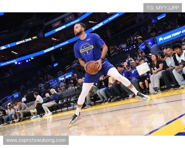 汤普森无球跑动拉开防线为库里创造单打机会