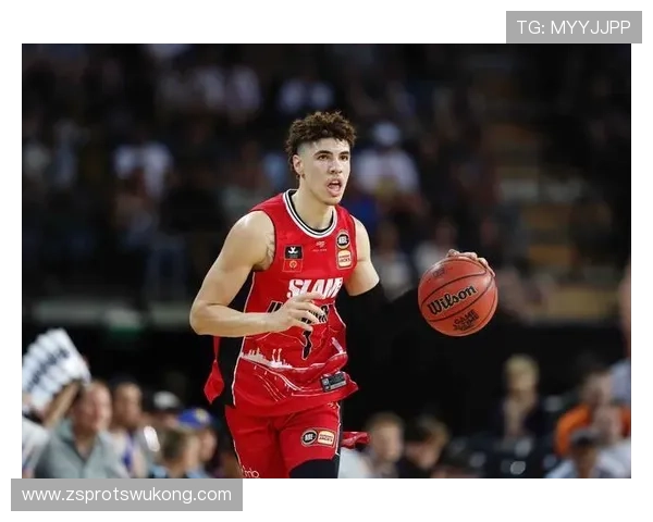 拉梅洛·鲍尔连续多场传球数增多提升组织效率对比新秀赛季明显进步